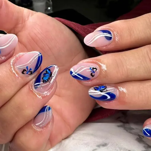 Uñas con lazos y mariposas