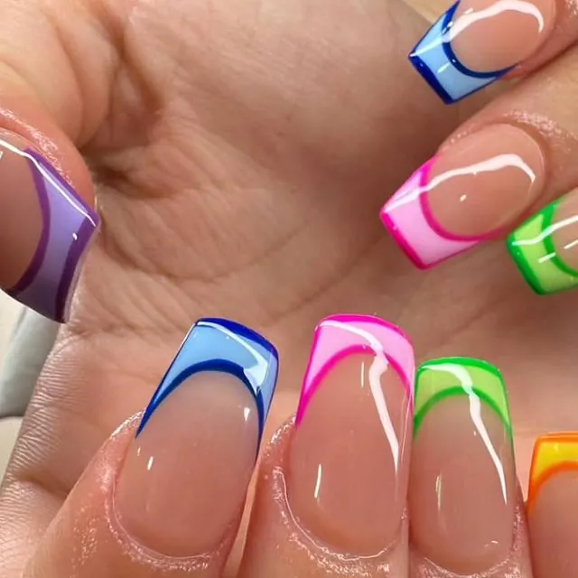 Uñas cuadradas pintadas de colores