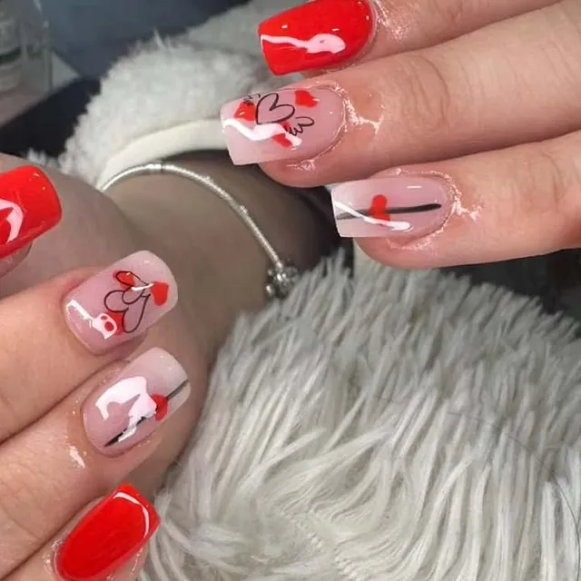 Uñas pintadas con temática romántica de San Valentín