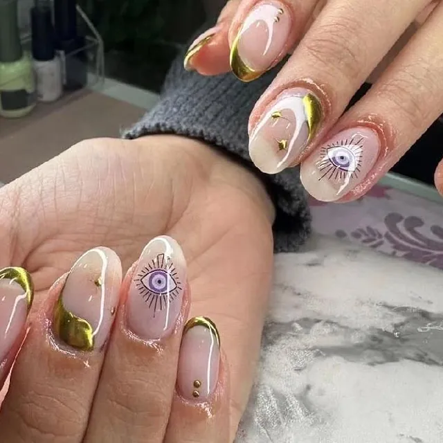 Uñas manicura ojos