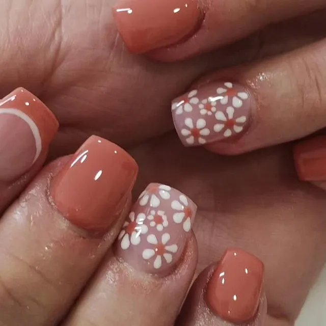 Manicura con flores